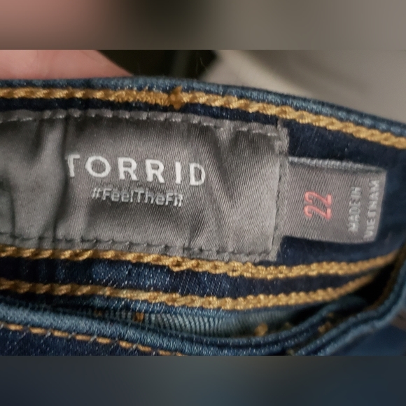 Plus Size 22 Torrid Bermuda Short - Super Soft Eco Dark Wash Denim Jean Shorts - Picture 5 of 6